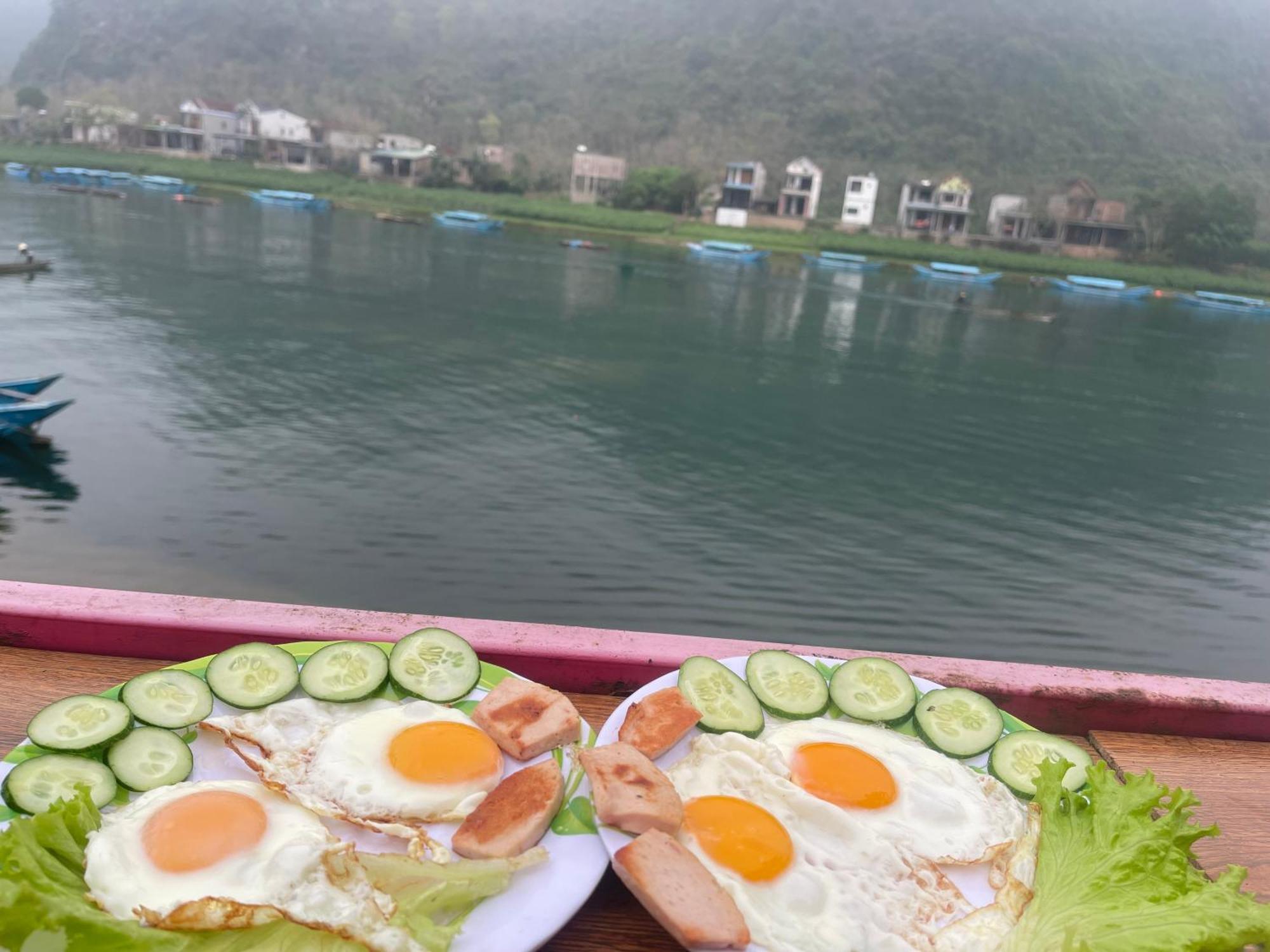 Cornflower Homestay Фонг Нха Екстериор снимка