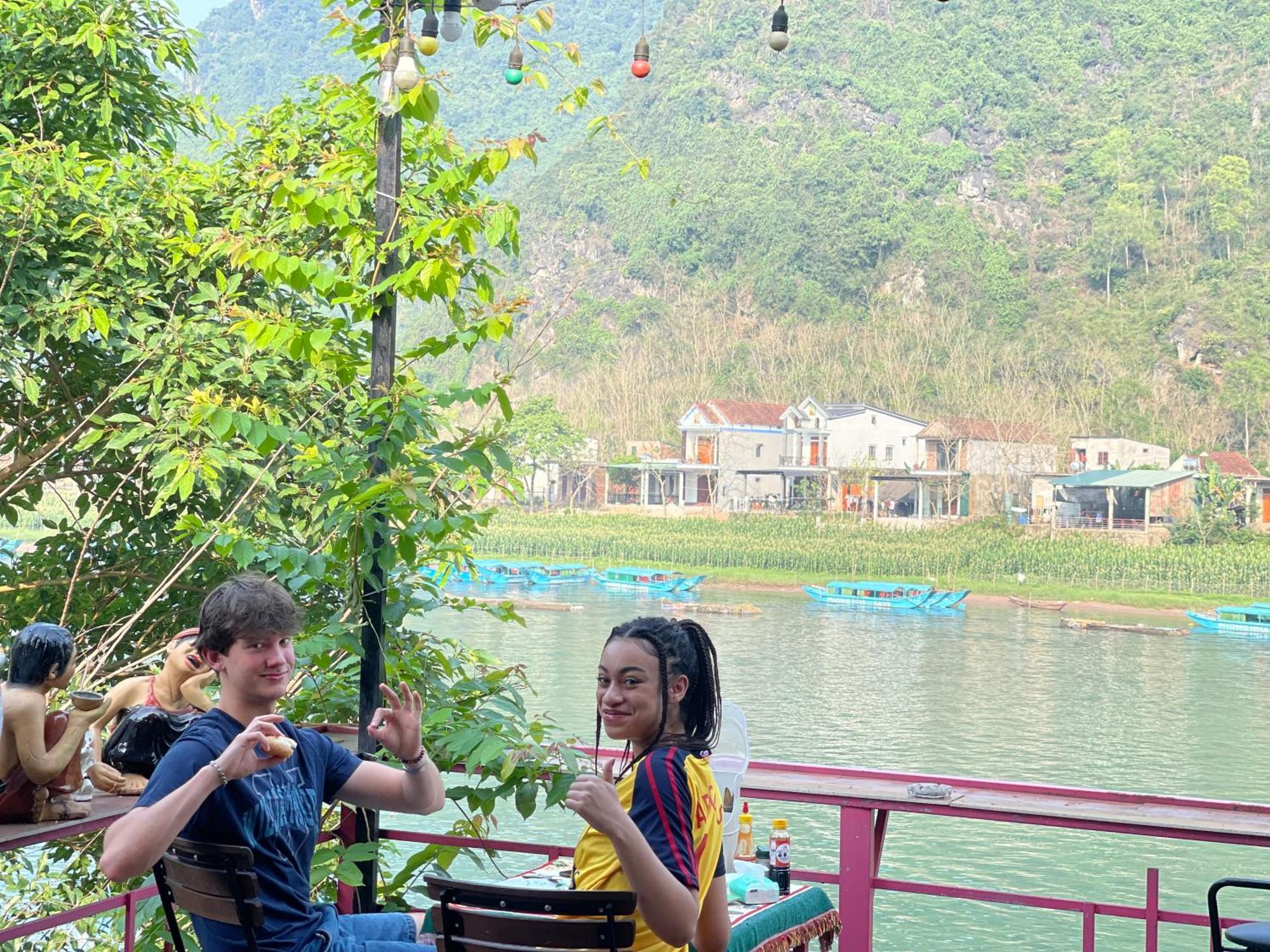Cornflower Homestay Фонг Нха Екстериор снимка