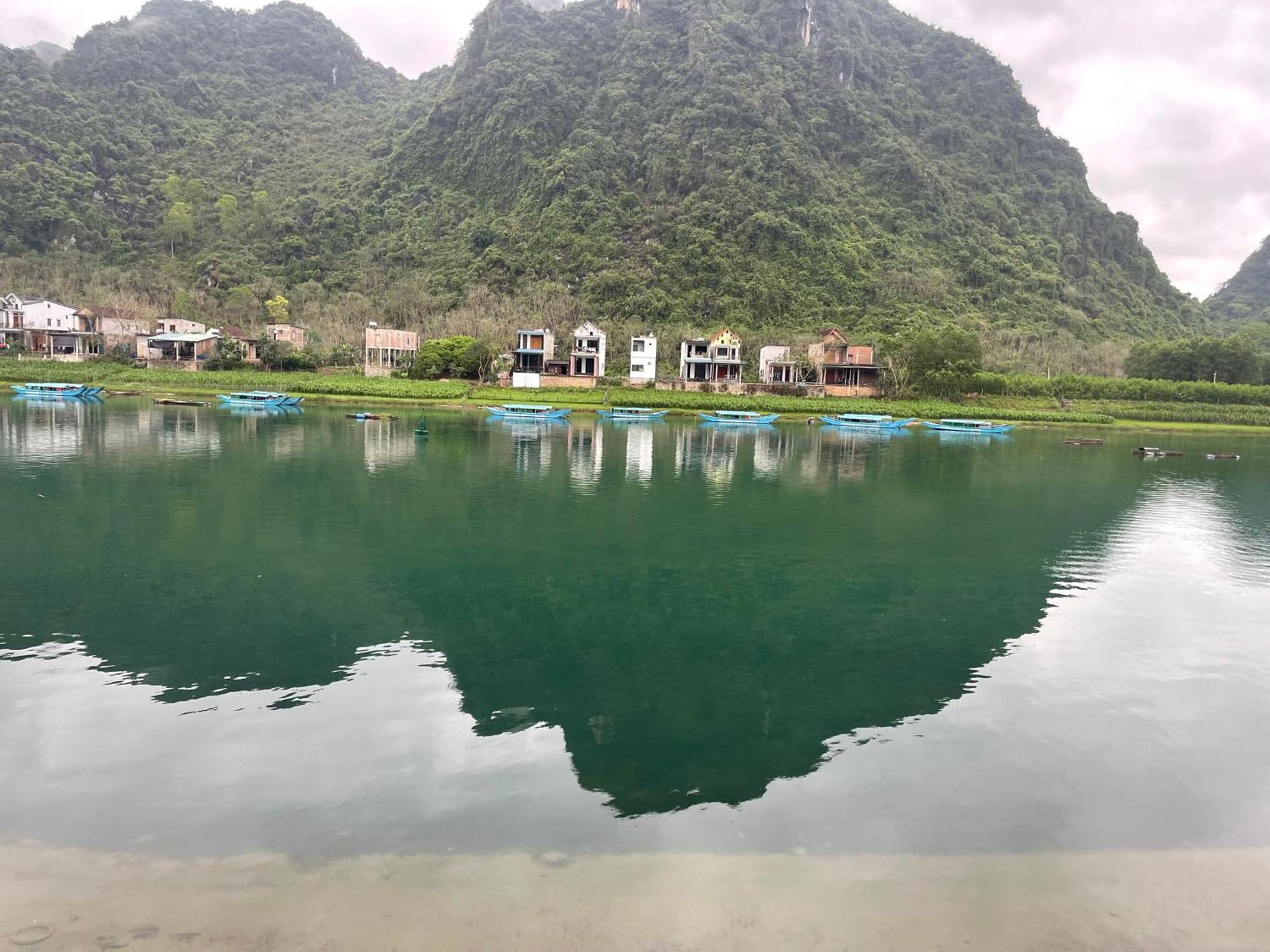 Cornflower Homestay Фонг Нха Екстериор снимка