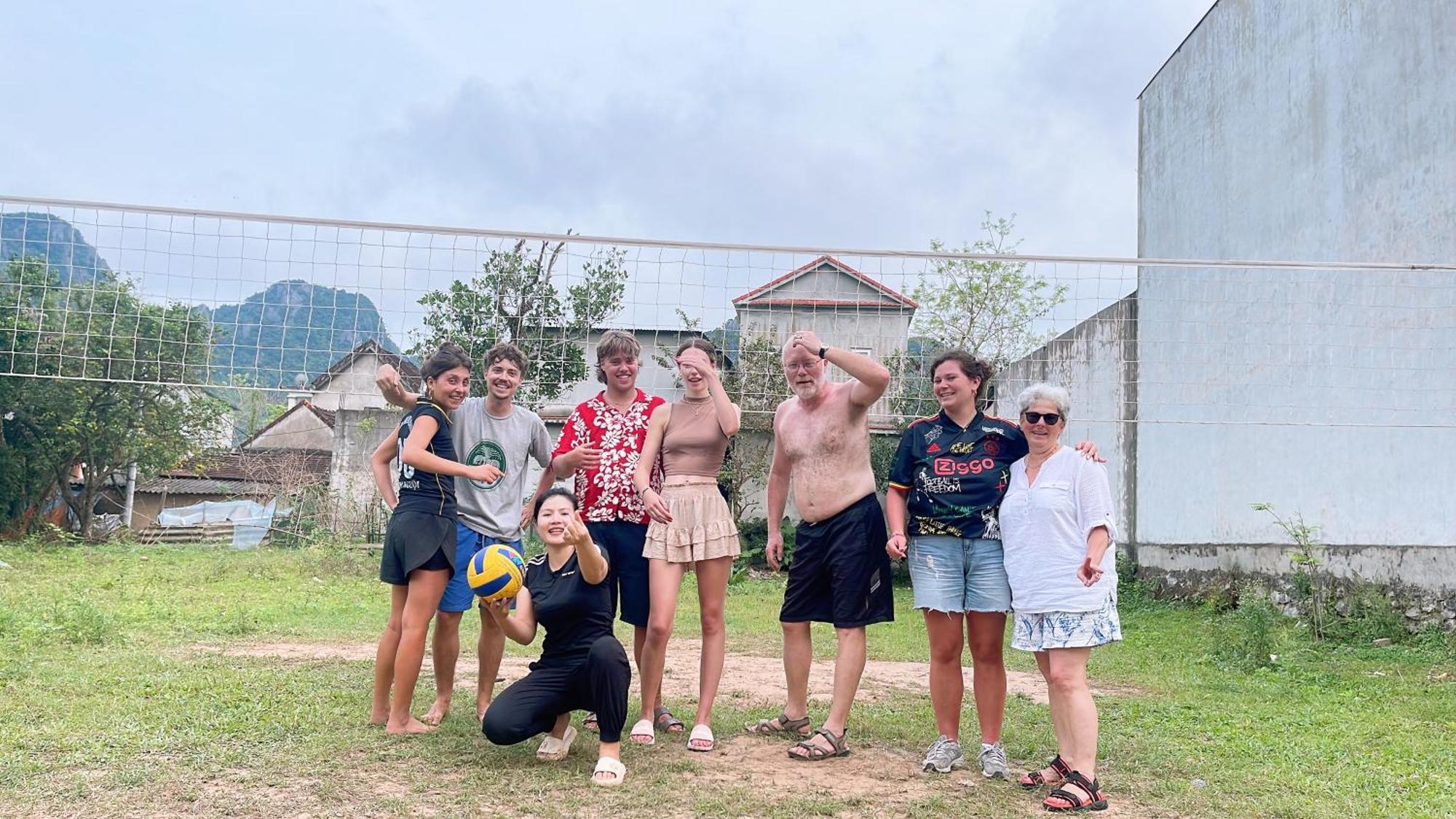 Cornflower Homestay Фонг Нха Екстериор снимка
